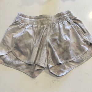 Lululemon Women’s Tracker Short 4” | Like New!